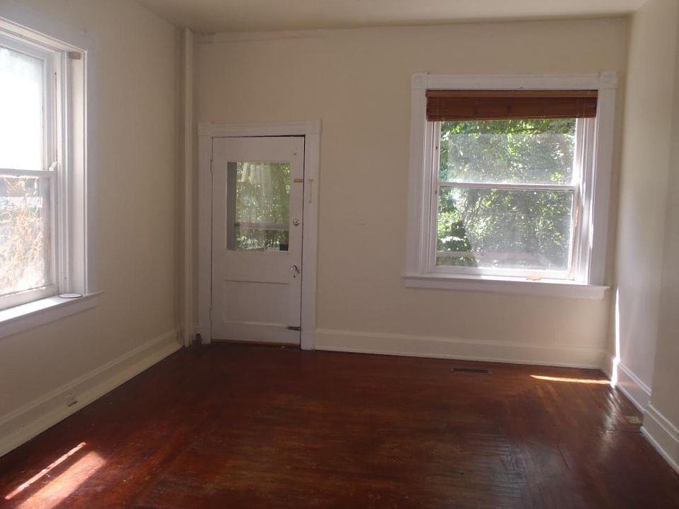 1st image of 3247 Bishop St