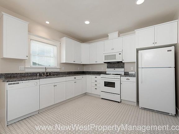 5th image of 2111 Market St