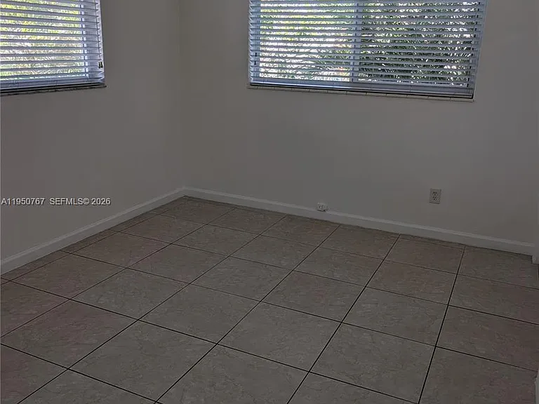 1585 NE 125th St #8 — Photo 2