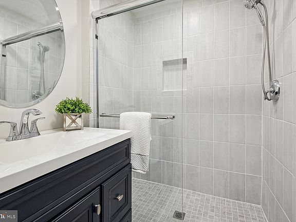 4th image of 42712 Twinleaf Dr