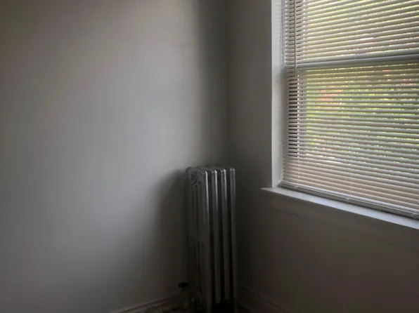 6108 S University Ave #301, Chicago, IL 60637
