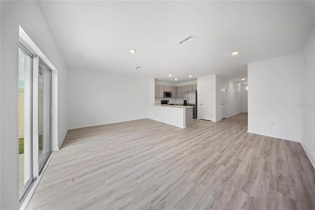 3 bed, 2.5 bath, 1464 sqft, $1,975 — Photo 4