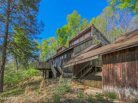 4th image of 8833 Cove Point Ln
