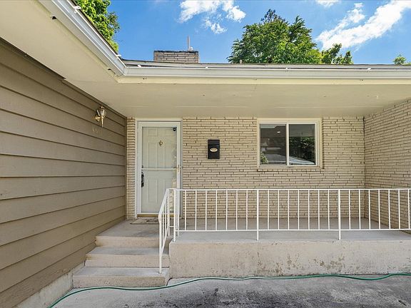 3rd image of 3003 W Woodside Ave