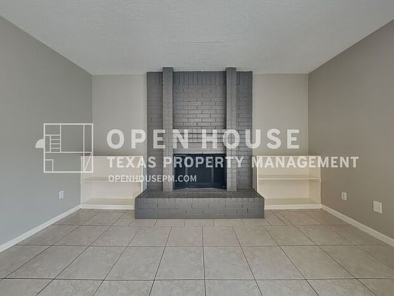 3rd image of 4018 Oak Gardens Dr