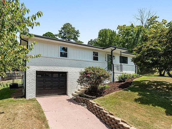 2nd image of 1109 Hardwick Ln