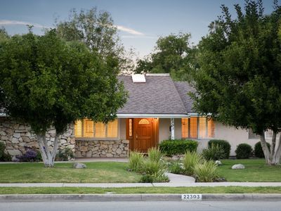22303 Vanowen St, Canoga Park, CA, 91303