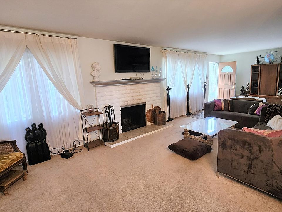 1st image of 806 E 4th Ave #0