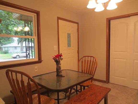 5th image of 2218 Kellogg Ave