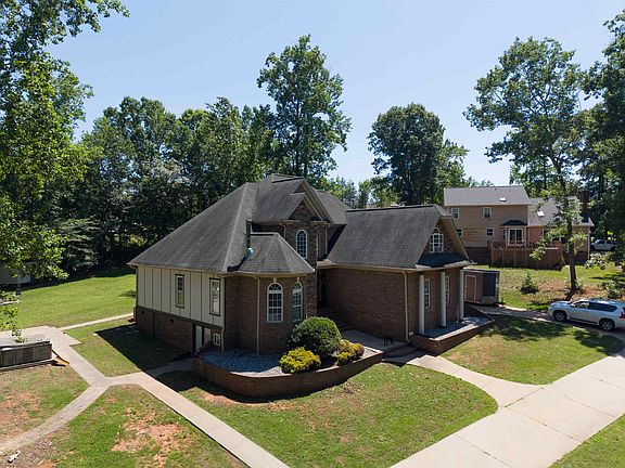 4th image of 102 Point Bluff Ct