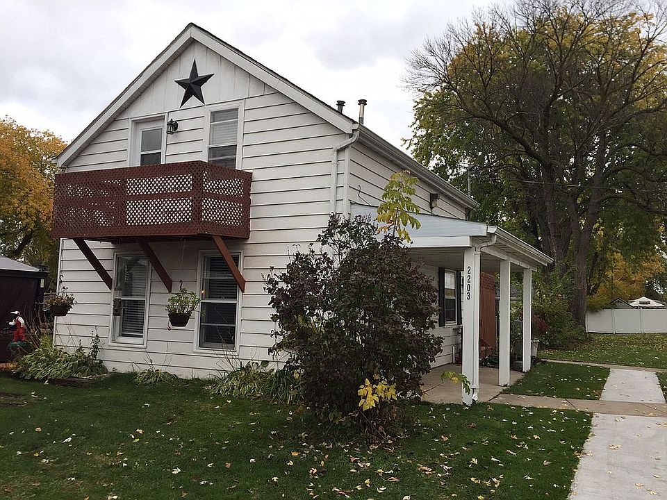 2203 & 2203 1/2 S Broadway 