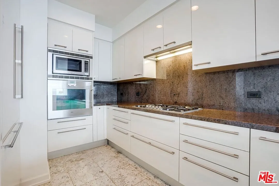 1 bed, 2.0 bath, 1020 sqft, $5,500 — Photo 3