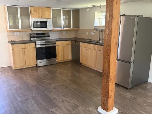 960 Balbirnie Blvd, Pt Moody, BC V3H 1E3