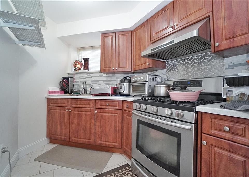 1st image of 21 Bogota St #1