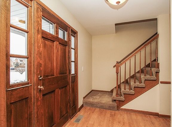 3rd image of 1533 Greenbriar Ln