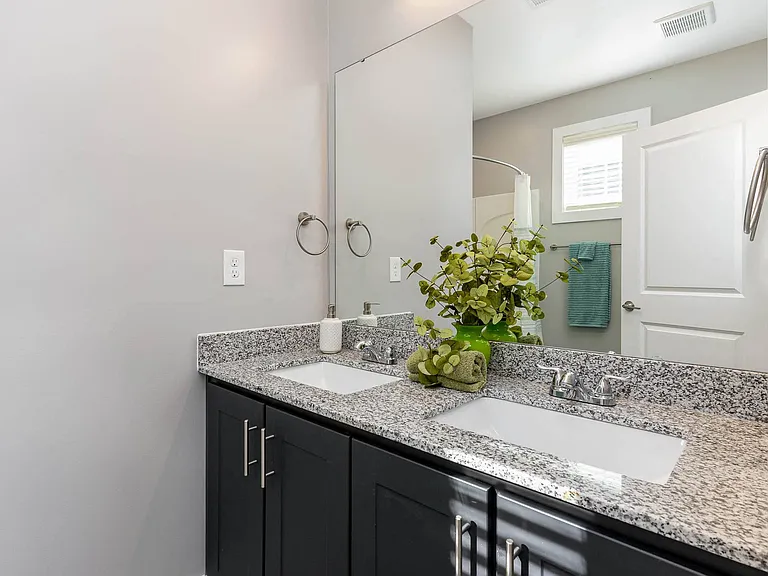 Barclay Place Apartments — Photo 36
