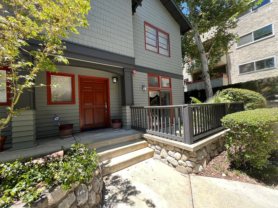 2433 Oneida St #1