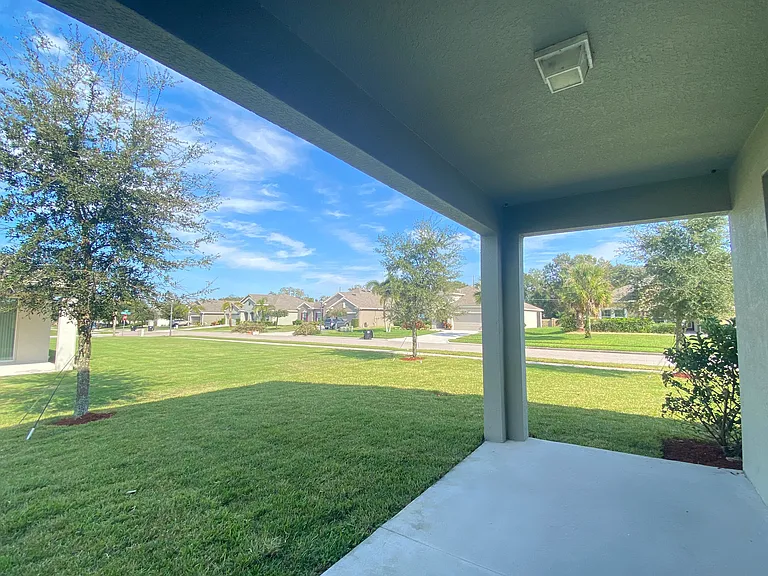 698 Bay Bridge Cir — Photo 16