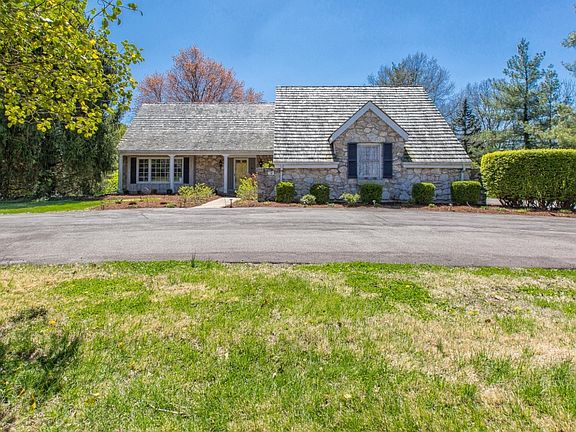 3rd image of 16 Roan Ln