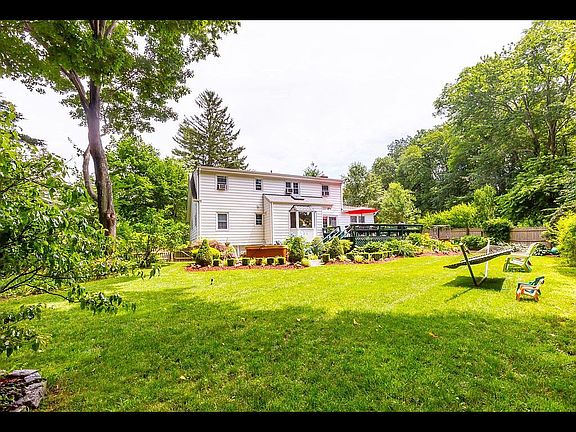 4th image of 15 Vernon Ave