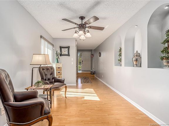 3rd image of 697 NE Wax Myrtle Way