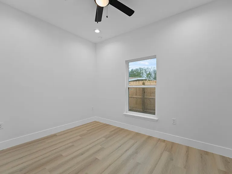 5437 Brownell St — Photo 11