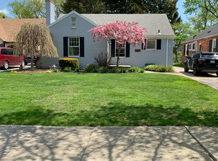 834 Rivard Blvd, Grosse Pointe, MI 48230