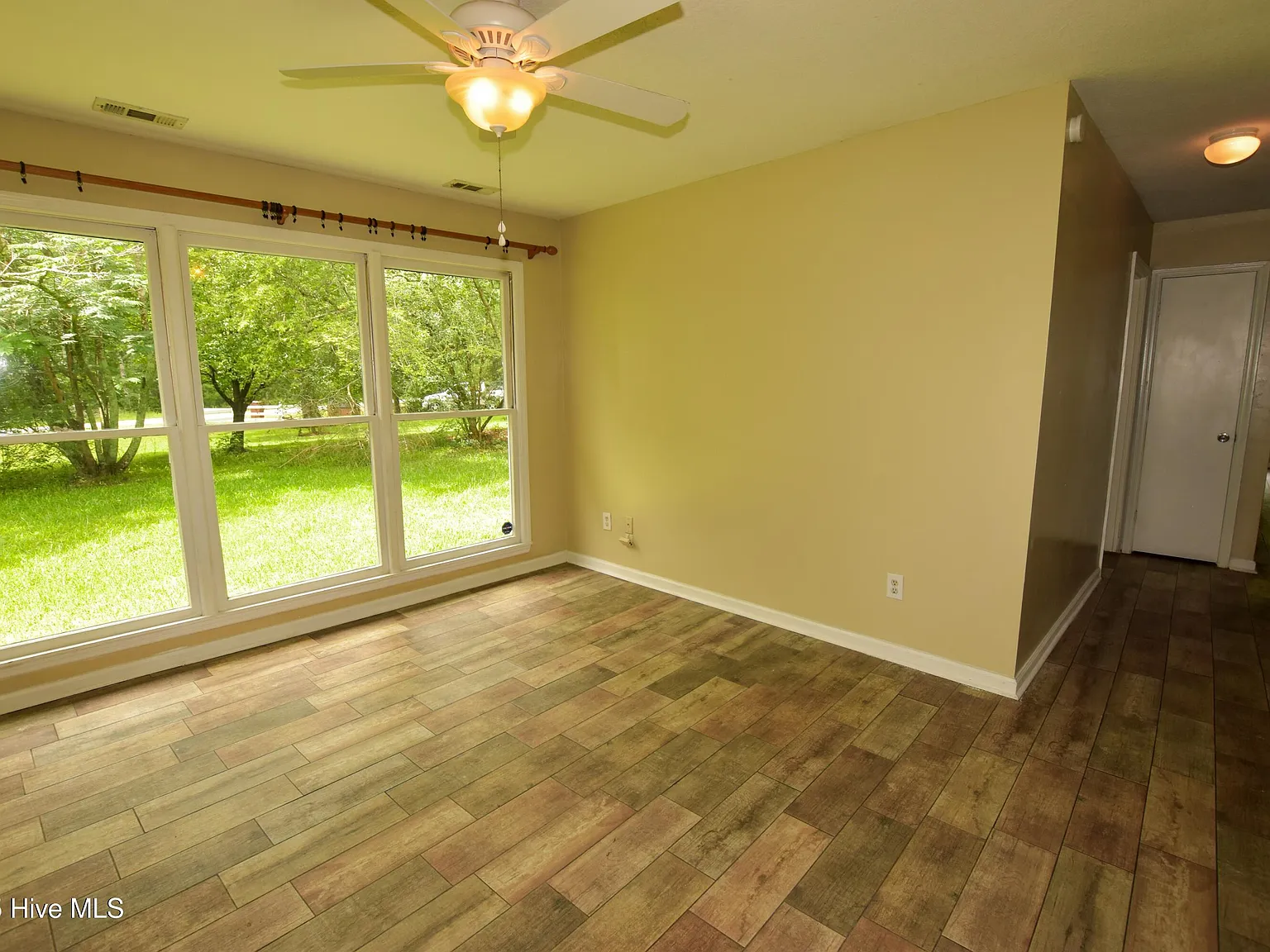 3 bed, 1.0 bath, $1,550 — Photo 3