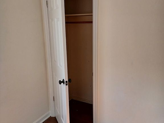 5th image of 2725 Winburn Ave