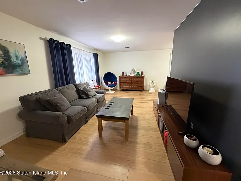 284 Fairbanks Ave — Photo 2