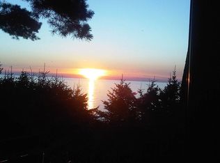 8935 Sturgeon Bay Dr, Harbor Springs, MI 49740