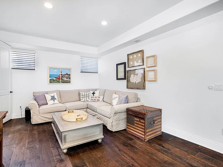 1070 Coronado Avenue — Photo 38