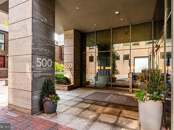 2nd image of 500 Walnut St Unit 1300