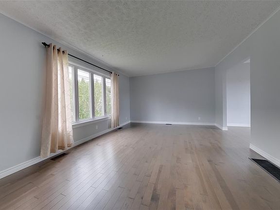 5th image of 93 Clarence Street