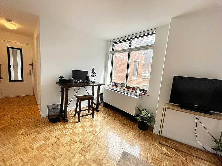 295 Greenwich St #8M — Photo 5