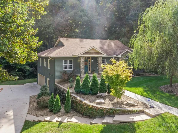 19 Sweetwater Oaks Dr, Fletcher, NC 28732