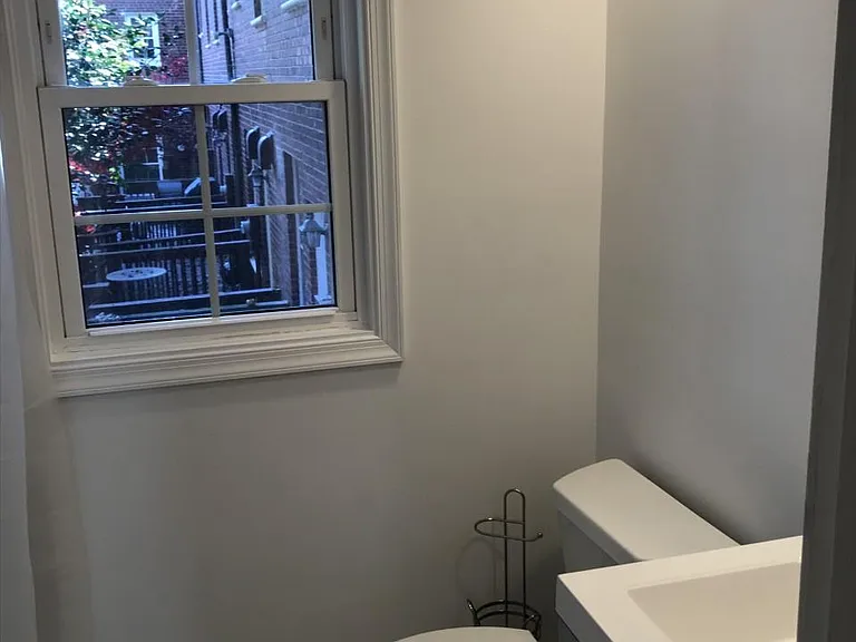 1201 S Barton St — Photo 15