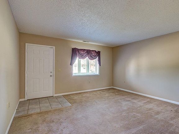 2nd image of 945 Bloomfield Ct