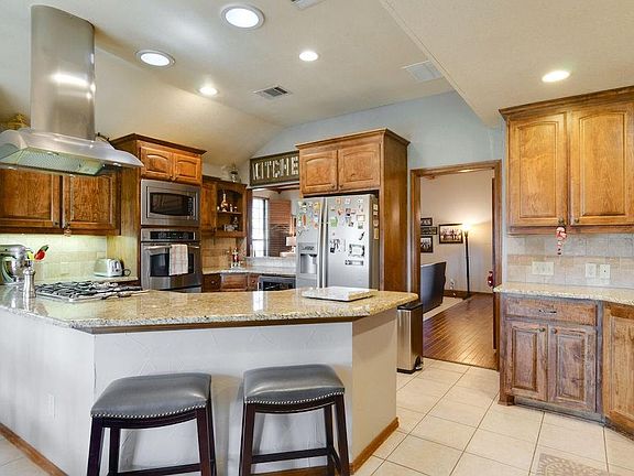 5th image of 3003 Lake Dr