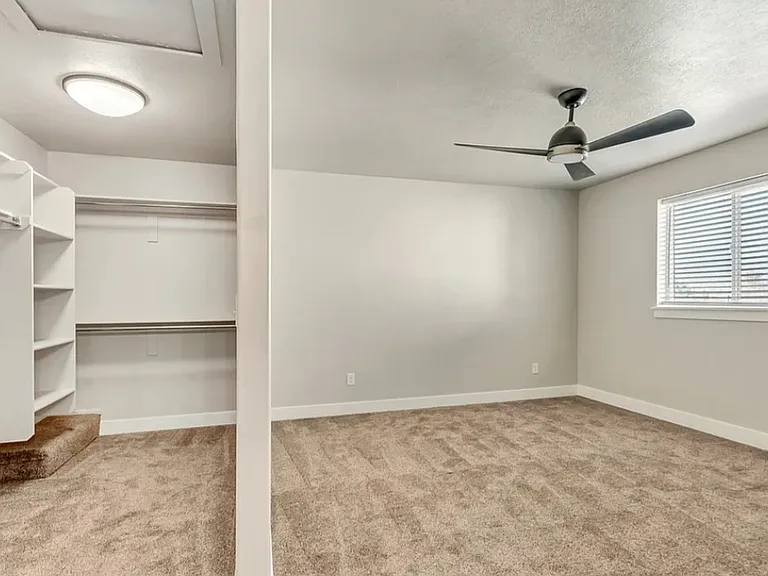 Master bedroom w/walk in closet