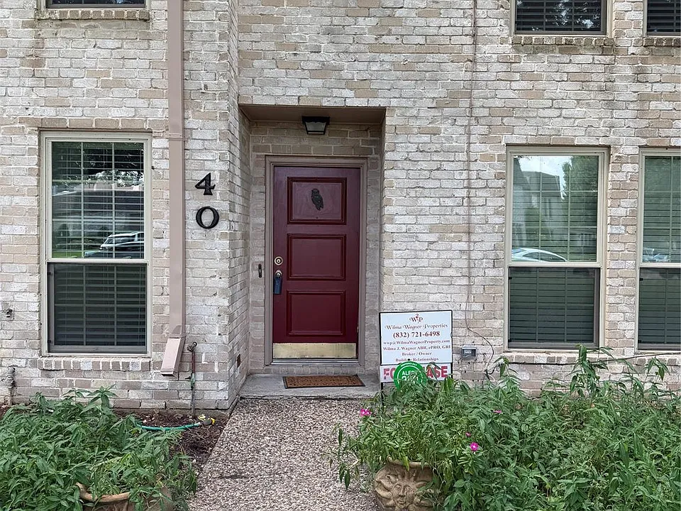 40 River Creek Way