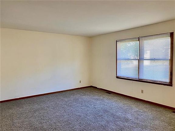 4th image of 2309 S 16th Ter
