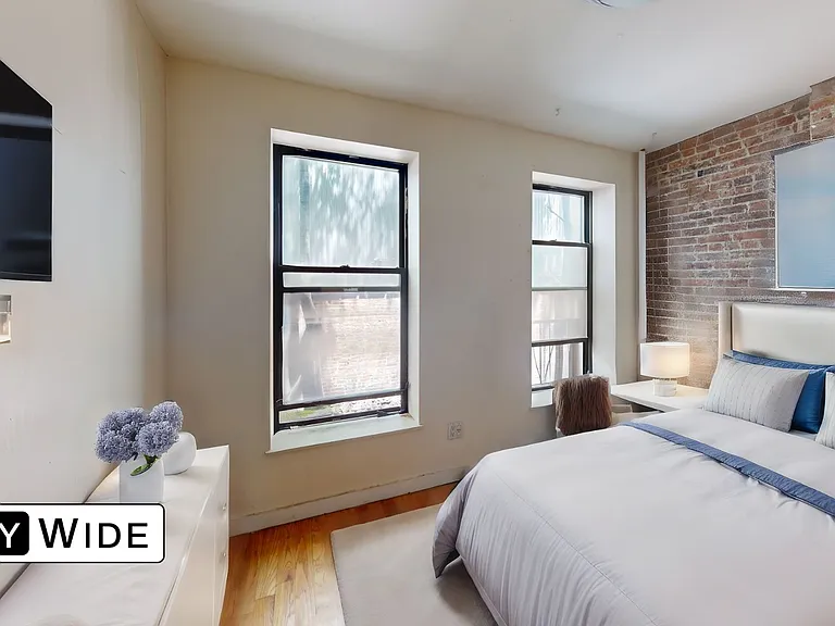 435 W 54th St #2D — Photo 2