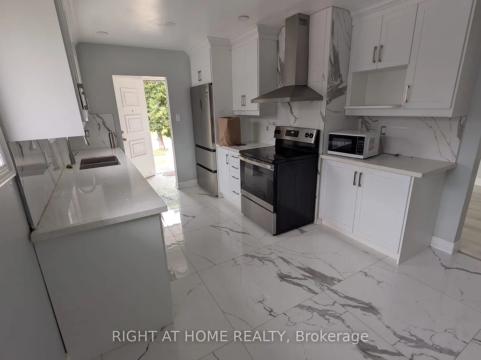 3 bed, $3,000 — Photo 2