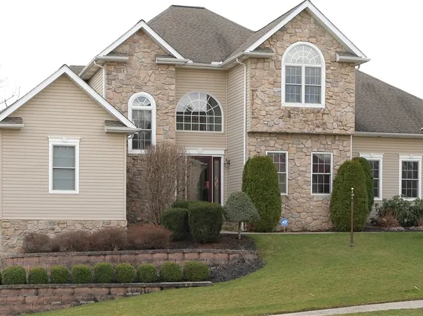 1230 Silver Dr, Erie, PA 16509