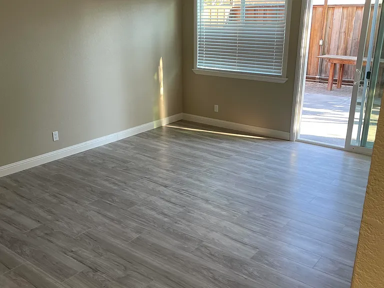 448 Lisa Ann St — Photo 6