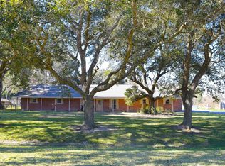 1746 Orchid Ln, Winnie, TX 77665