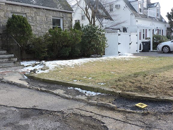 2nd image of 9 Winthrop Ln #1