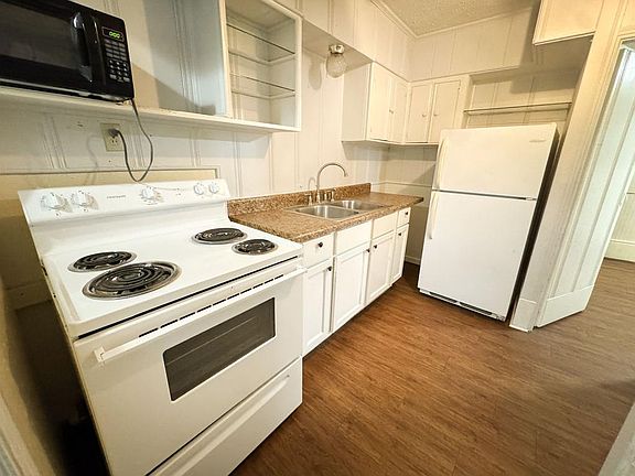 5th image of 908 N Washington St