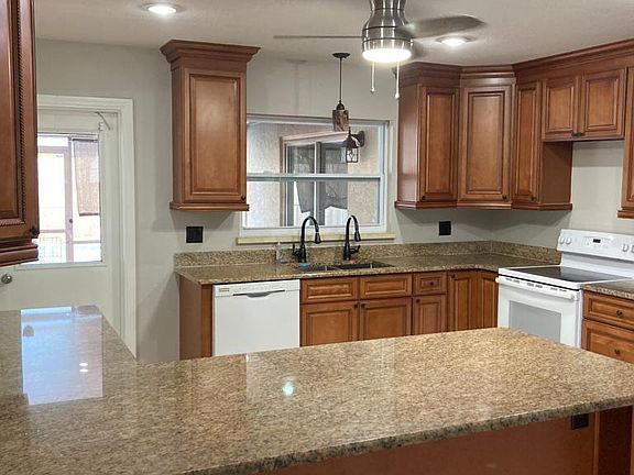 4th image of 6118 Huckleberry Ave